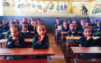 Klaslokalen Sisit Primary School en Lyoon Primary School
